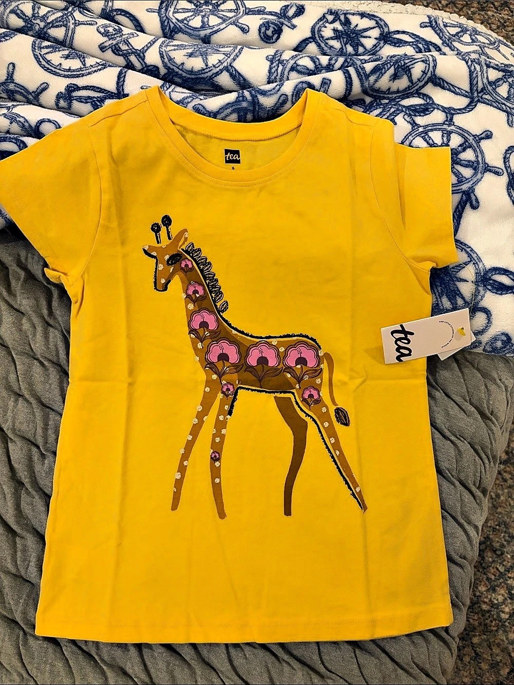 Tea Giraffe Graphic Short Sleeve Tee NWT